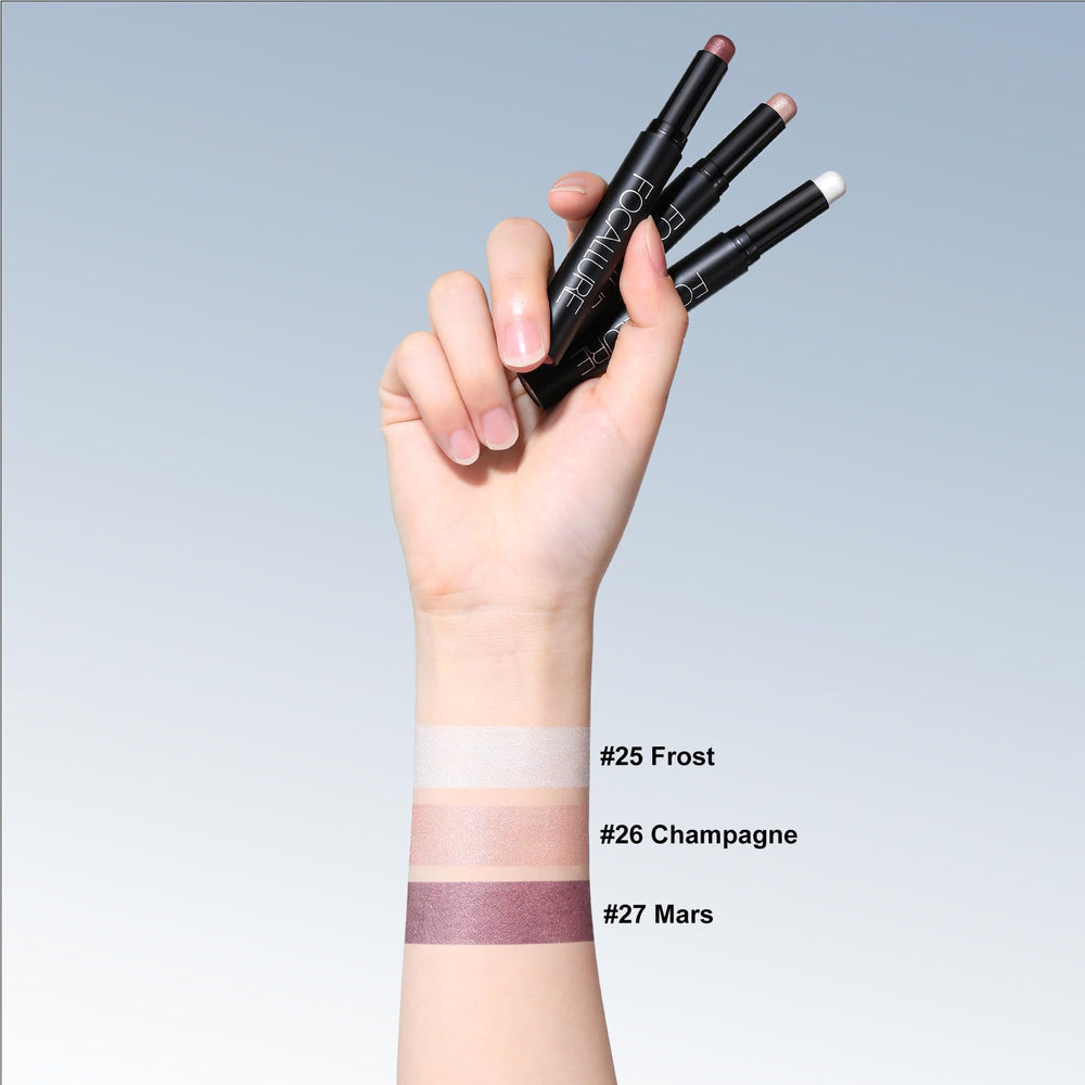 FOCALLURE crease-proof eyeliner pencil delivers all-day precise definition.