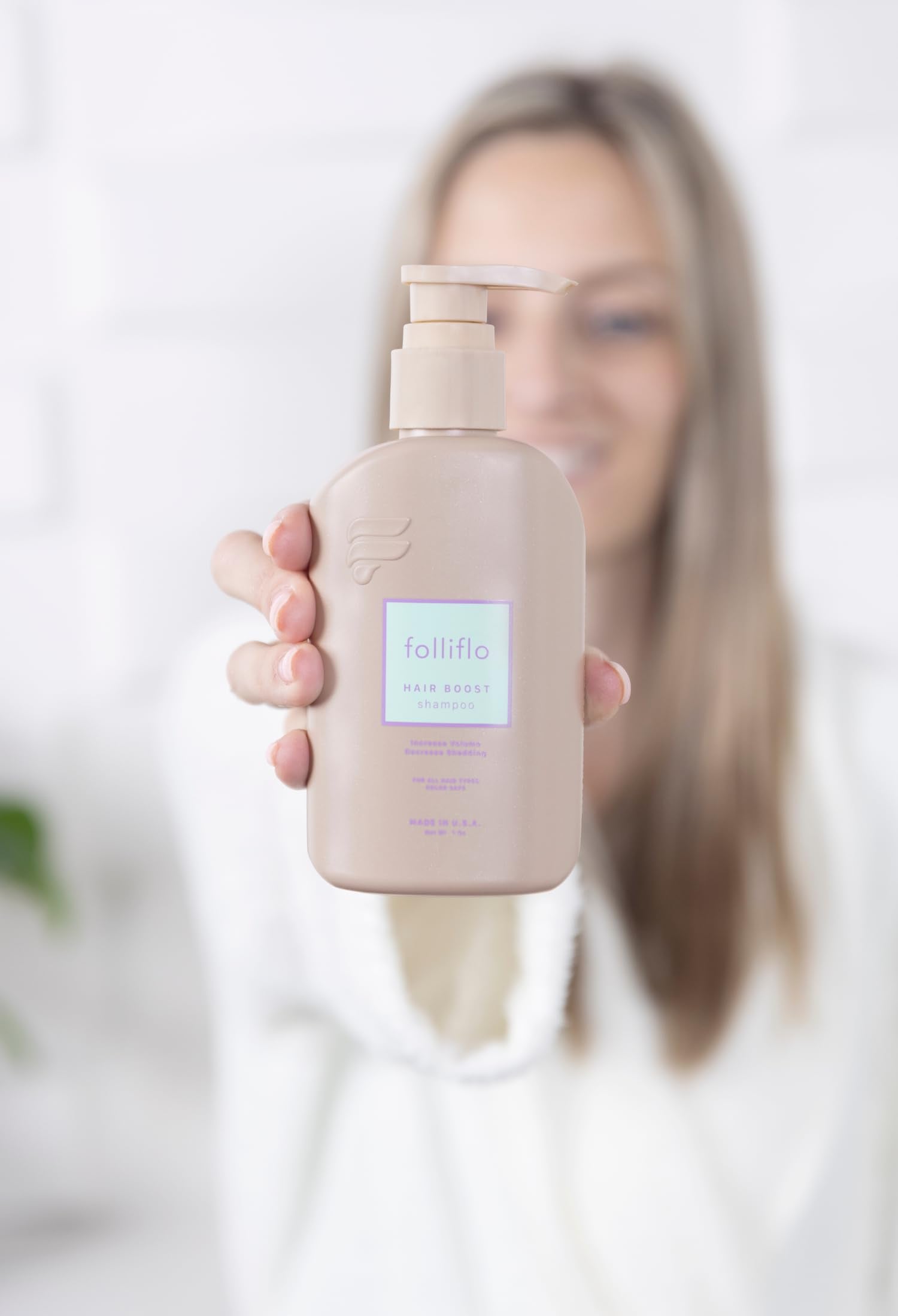 Creamy lather of Folliflo shampoo conveys gentle cleansing for daily use.