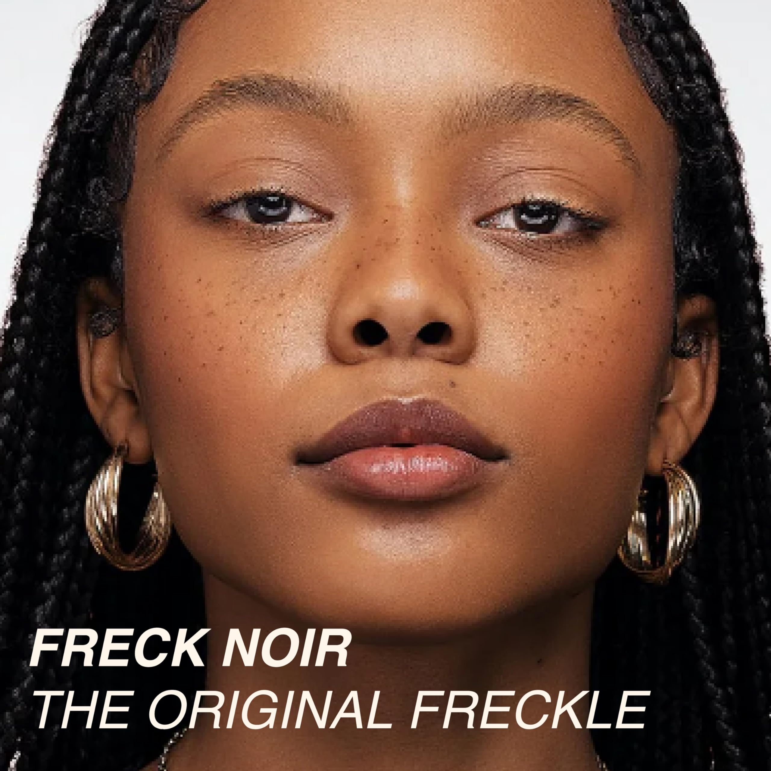 Freck Beauty Freckle Pen XL ultra-fine brush tip enables precise dot application.
