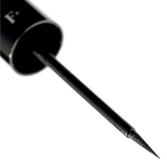 Smooth-glide application of Freck Beauty LASHROCKET liquid liner