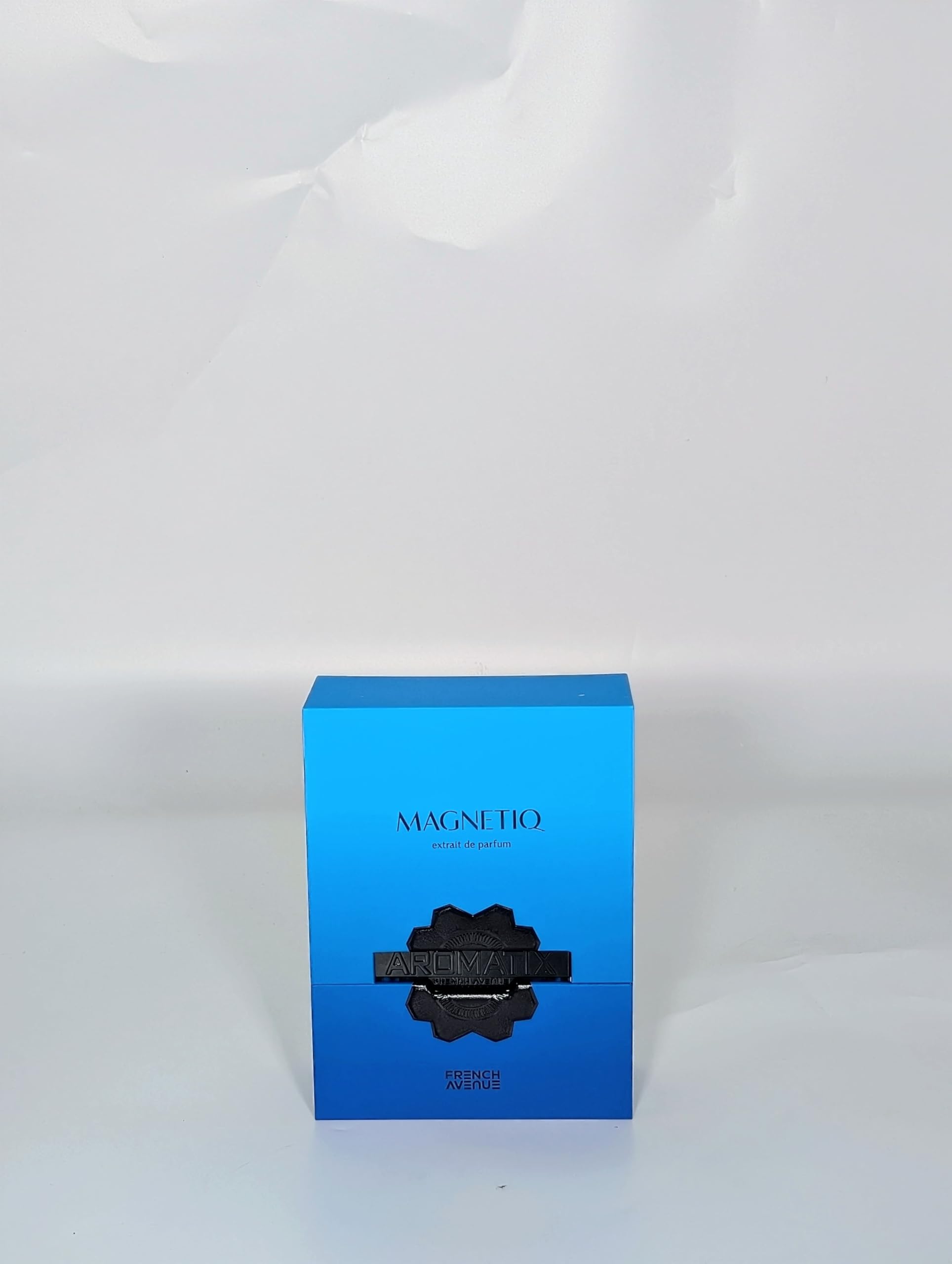 French Avenue Magnetiq vanilla and amber base create a warm, lasting finish.