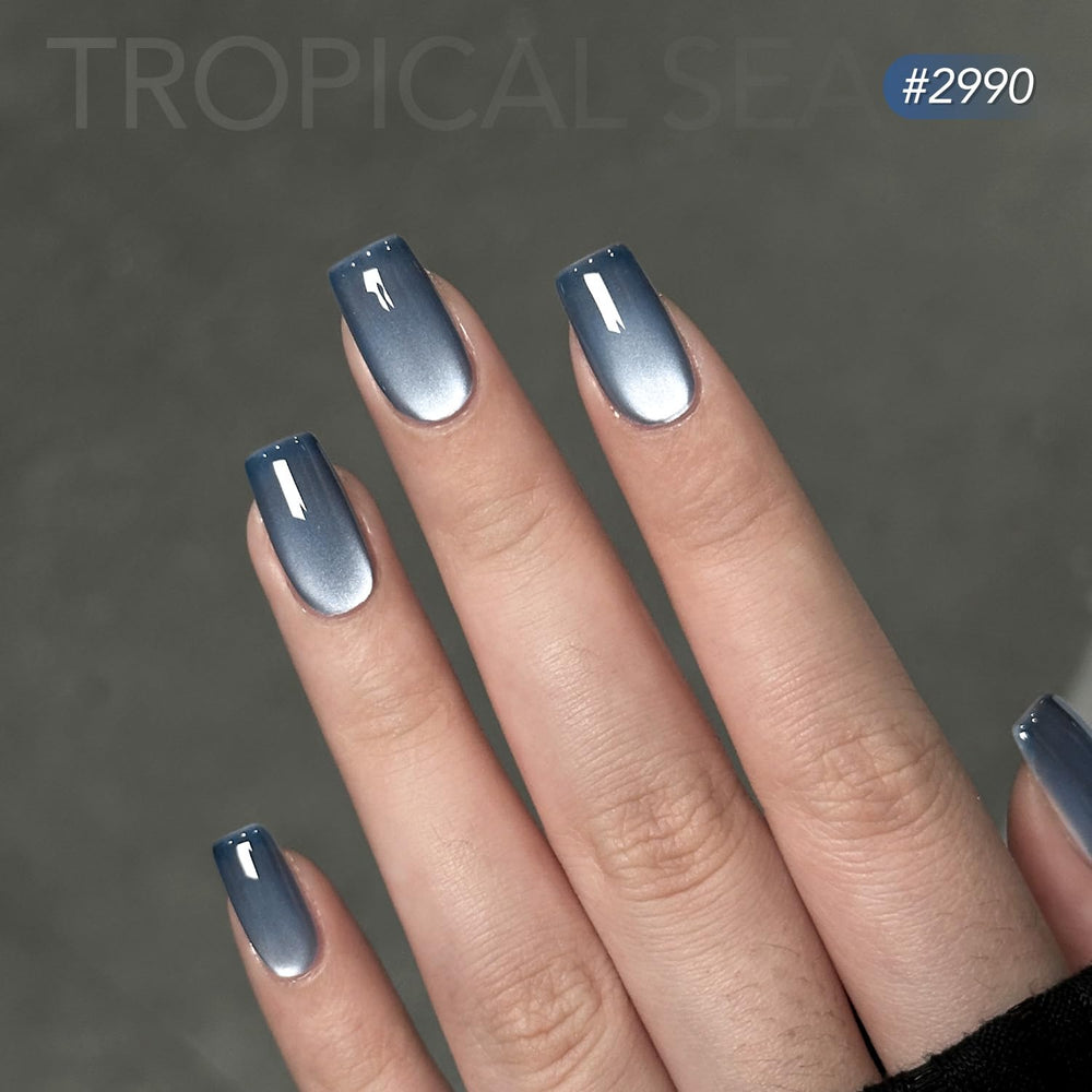 GAOY glitter cat eye effect with holographic shine under salon lights.