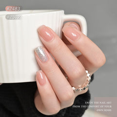 GAOY matte top coat bottle close-up for velvety, winter-ready finish.
