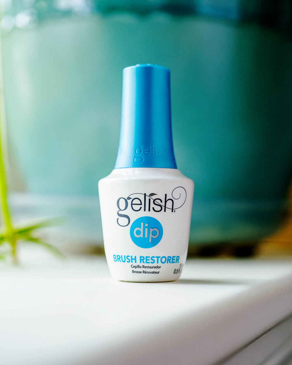 Gelish Dip Basix Kit brush restorer tool—keeps applicator brushes clean for precise application.