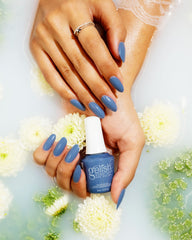 Gelish Mini shows 21 day chip-free wear on nails