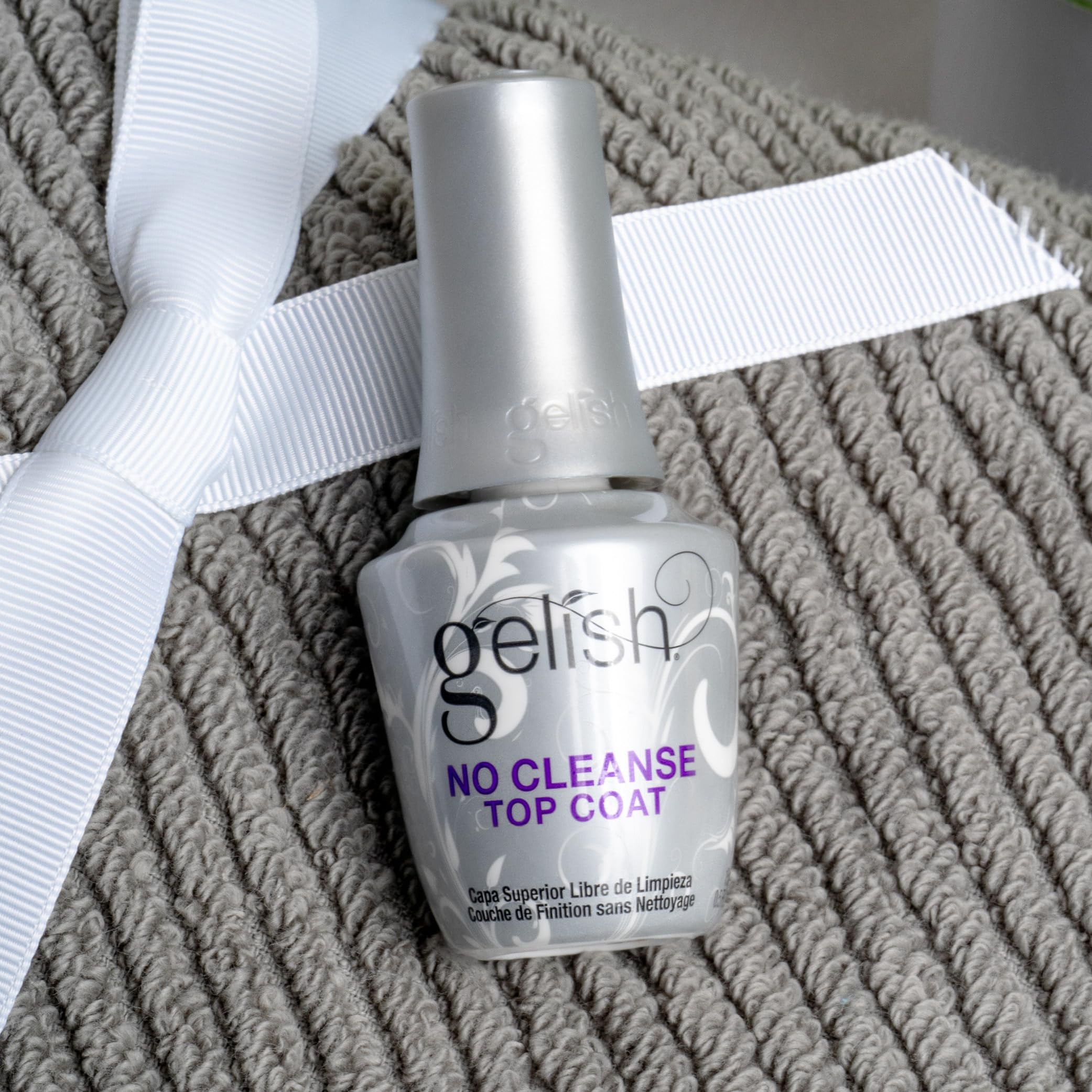 Gelish No-Cleanse Top Coat offers easy application with no wipe, saving time.
