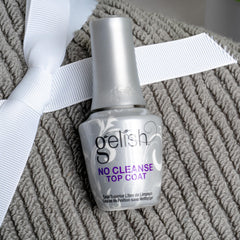 Gelish No-Cleanse Top Coat offers easy application with no wipe, saving time.