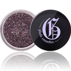 Giselle Cosmetics Long-wear eyeshadow finish stays vibrant without creasing.
