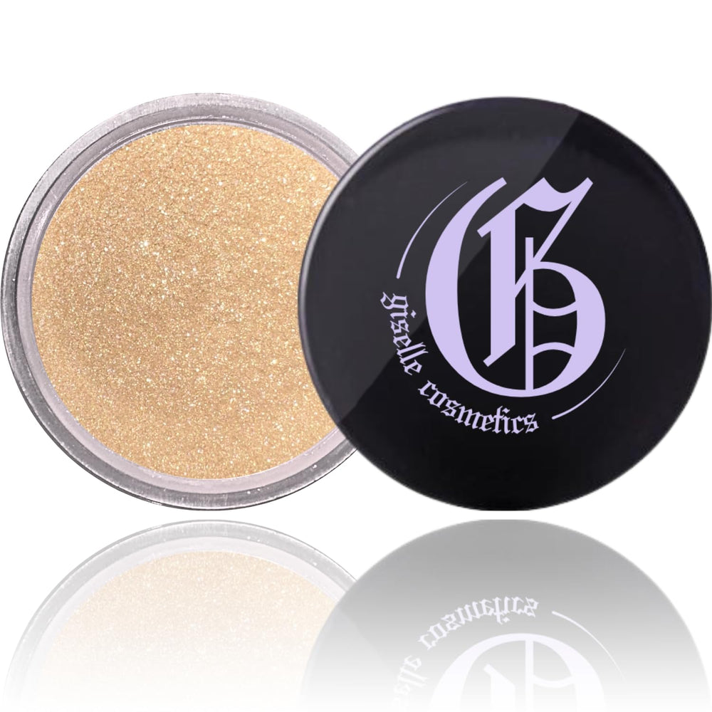 Giselle Long-Wear formula delivering crease-resistant finish on lids