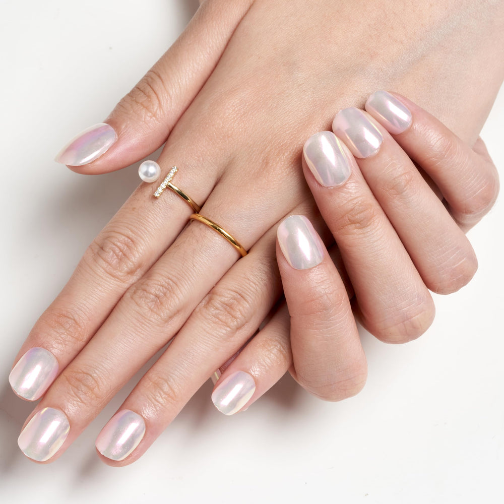 GLAMERMAID At-Home Mani delivers a fast, fashion-forward manicure.