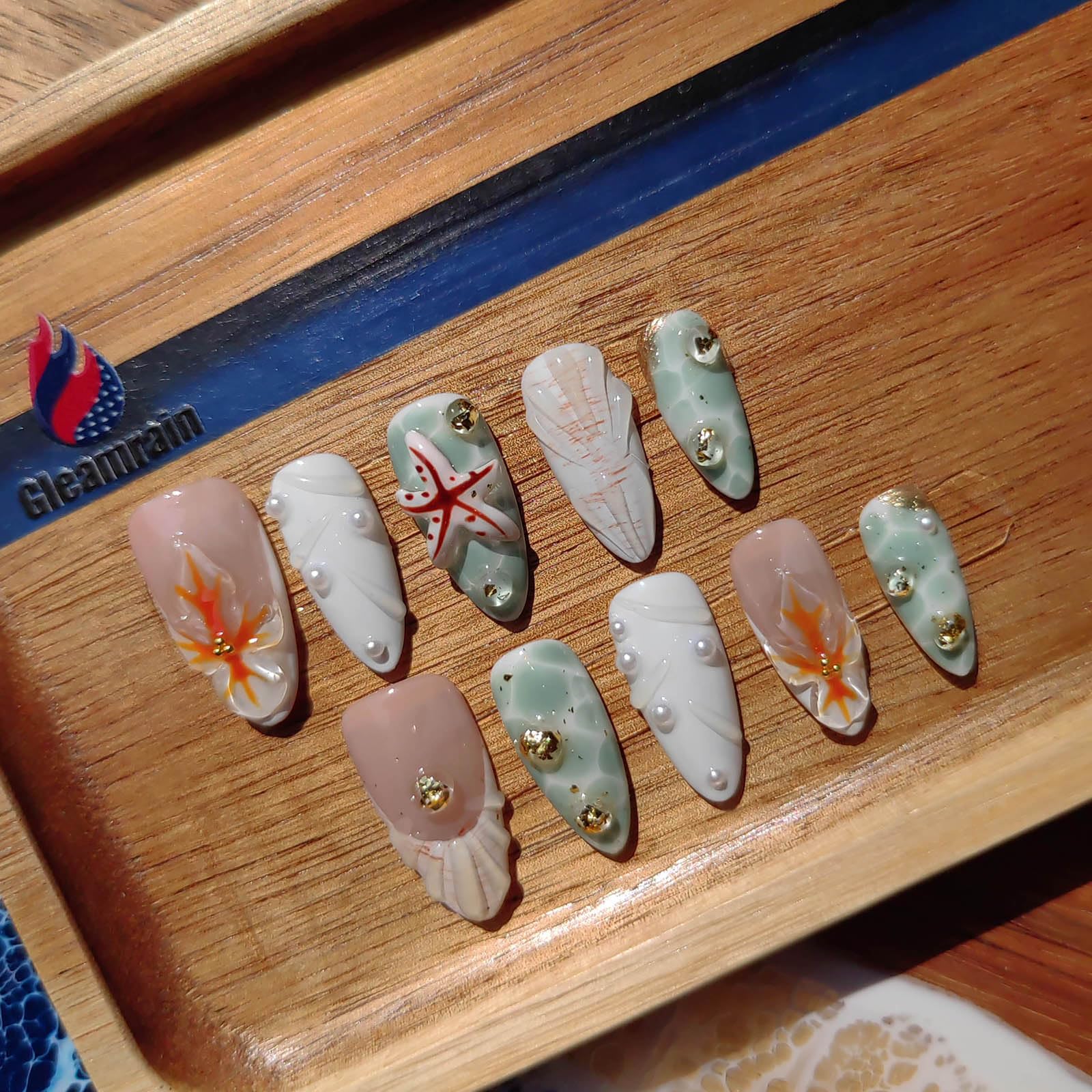 Gleamrain almond-shaped press-on nails with a soft base color for versatile daily wear.