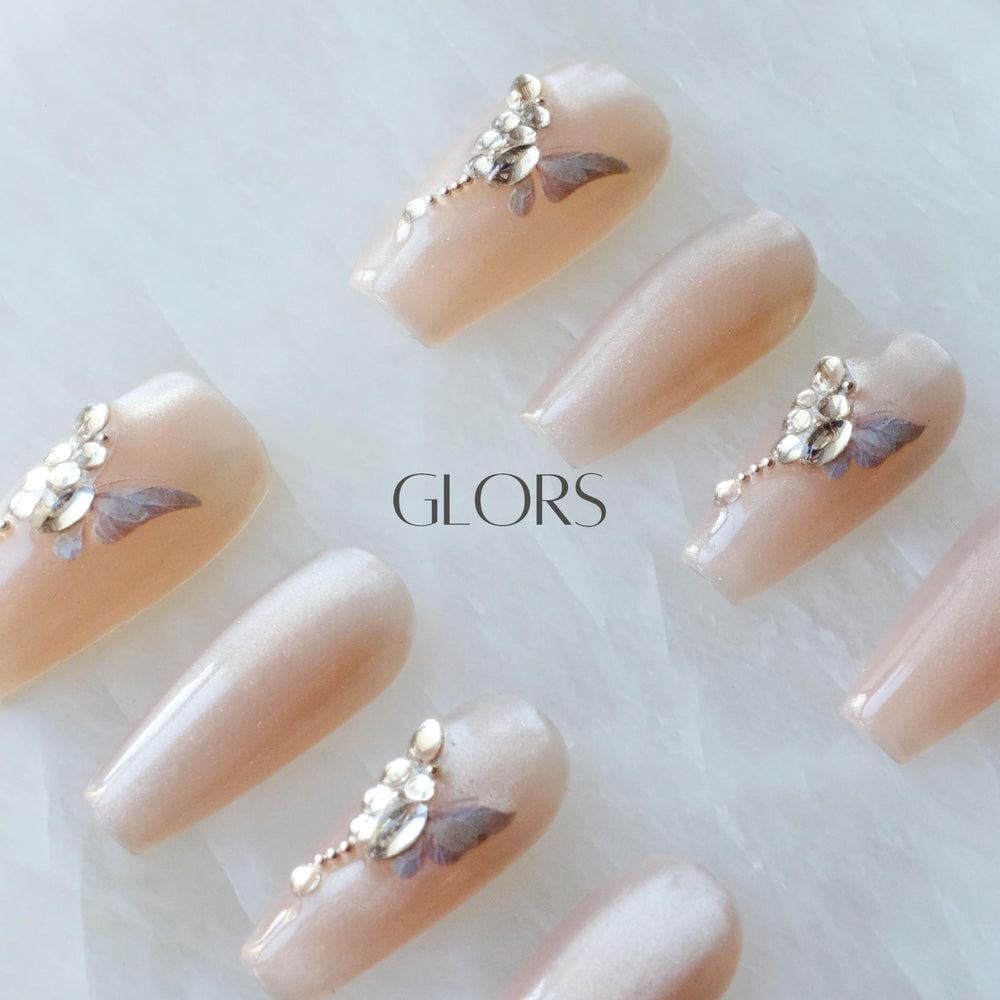 GLORS 10-piece set provides a complete at-home manicure.