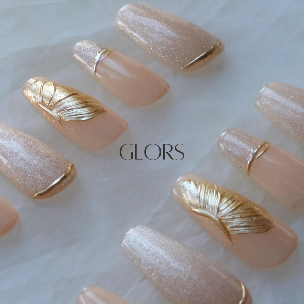 GLORS easy-adhesive tabs support quick, reliable nail application