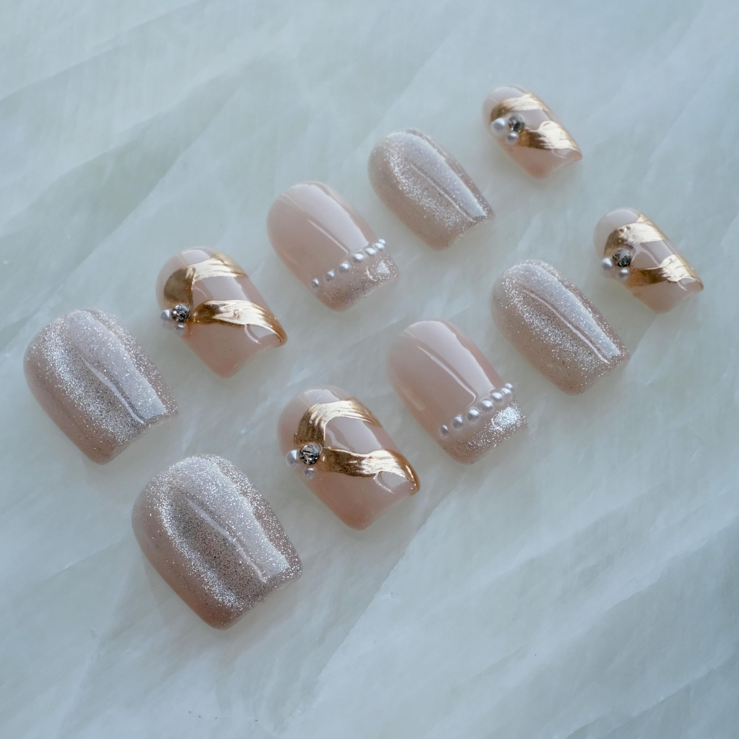 Includes jelly adhesive tabs for simple GLORS nail application