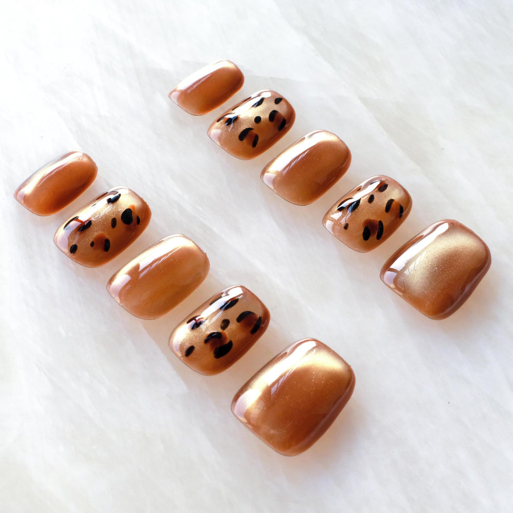 GLORS easy to apply press-on nails for quick manicure update