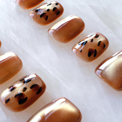 GLORS versatile brown leopard design blending classic and trendy textures