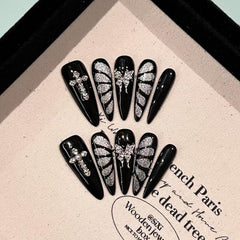 GLORS cat eye shimmer on nails adds depth for chic urban style
