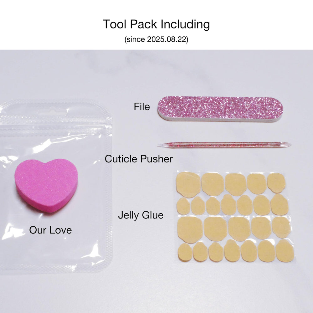 GLORS Christmas nails manicure-ready set for quick seasonal styling.