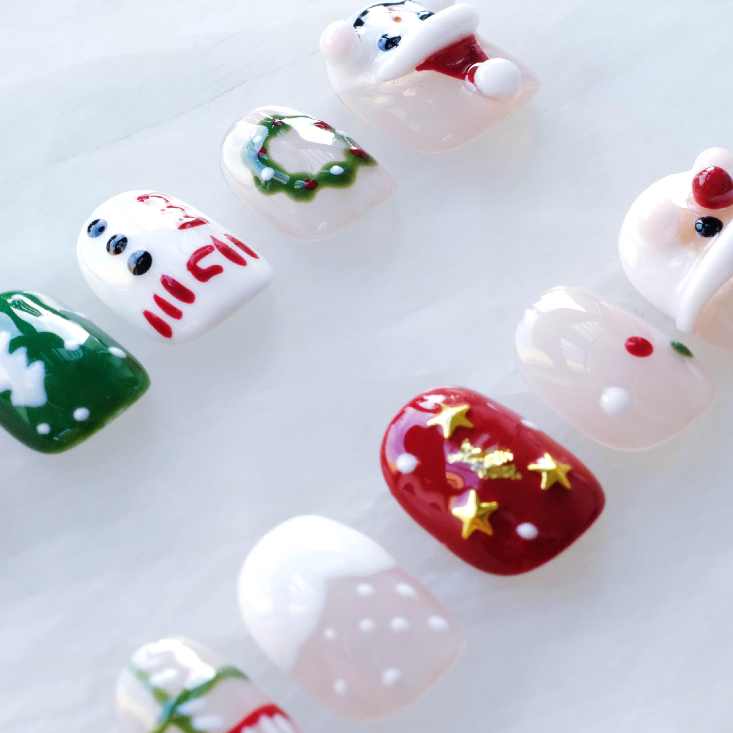 GLORS Christmas nails snowflake details in short square sparkle under lights
