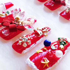 GLORS 10-piece set for a complete festive manicure.