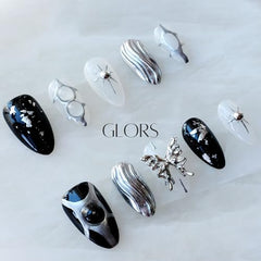 GLORS chrome metallic finish nails add edgy shine to any look.