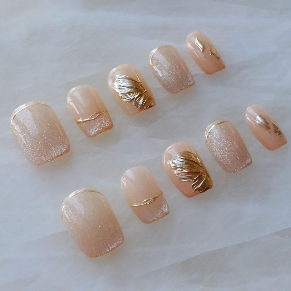 GLORS Flower Dance nails closeup with cat-eye shimmer for a bold manicure