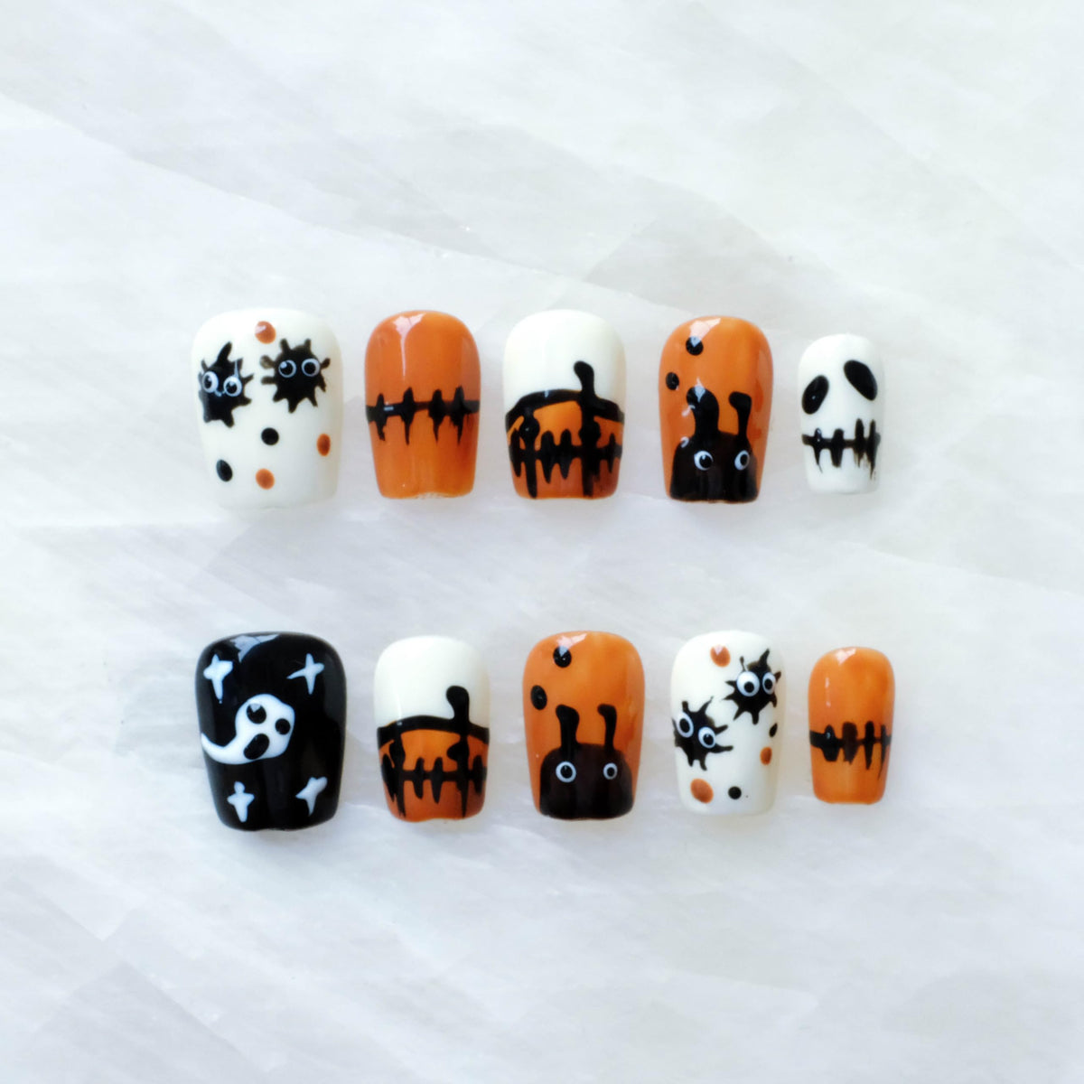 GLORS Halloween ghost and stars nails for a playful party look