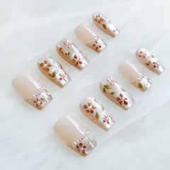 GLORS press-on nails featuring pearls for a luxe touch