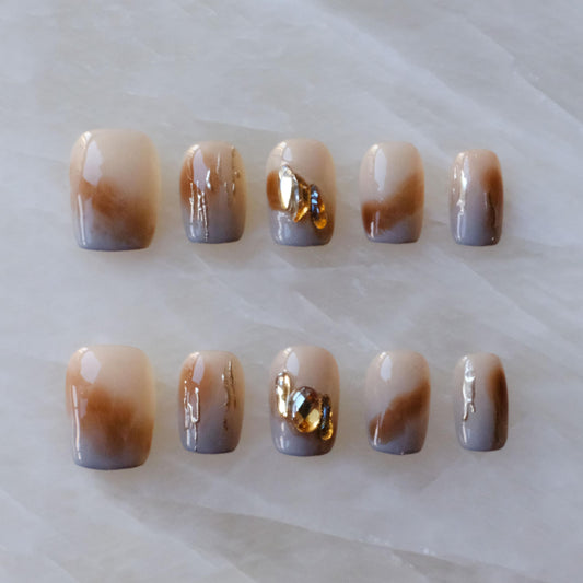 GLORS Mist Forest gradient short square nails for effortless daily glamour