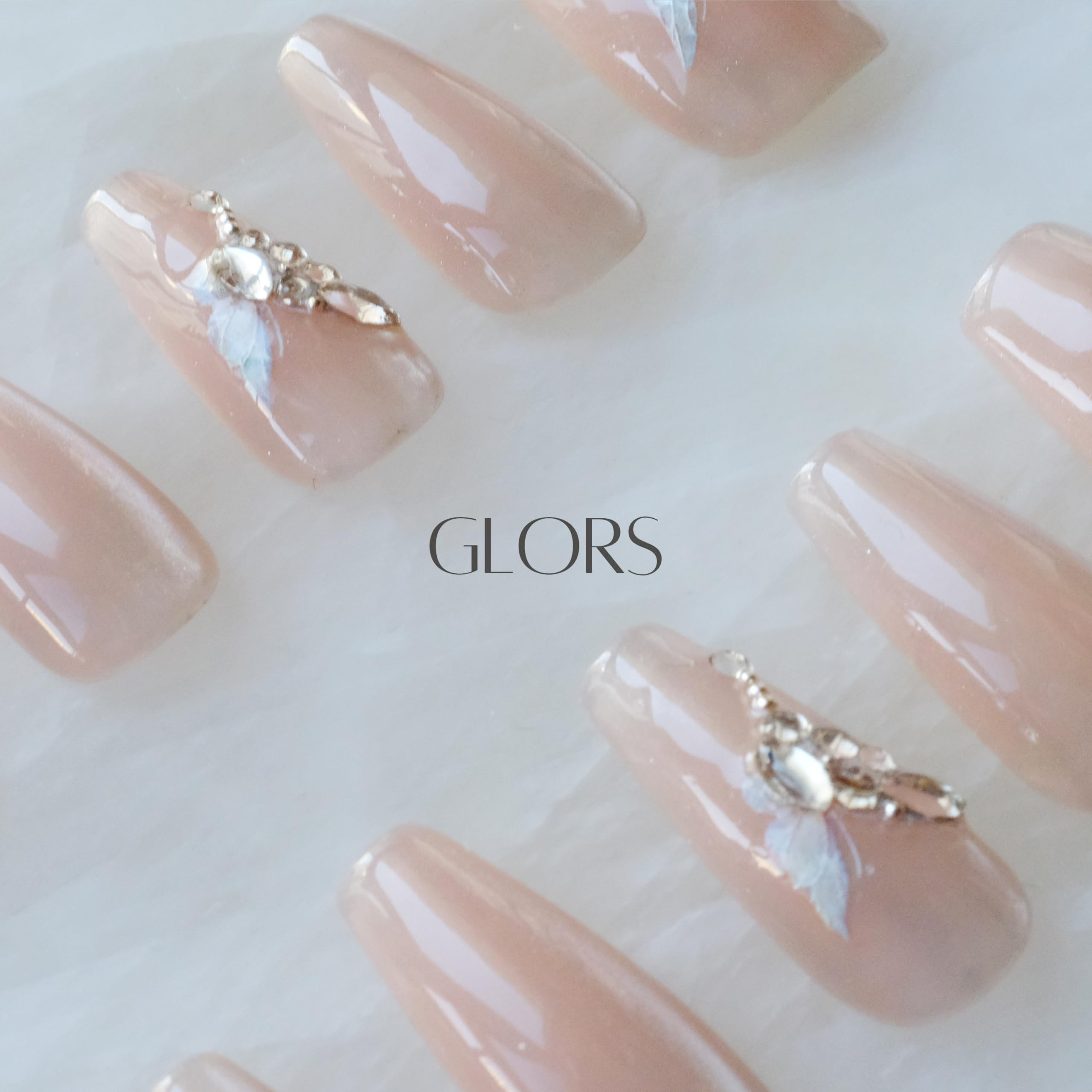 GLORS 10-piece set for a complete manicure at home.