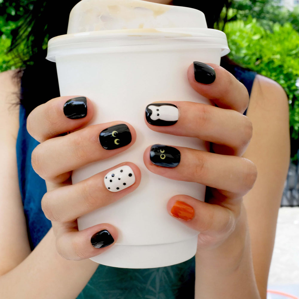 GLORS Purely Handmade nails kawaii black short square closeup for detailed daily wear