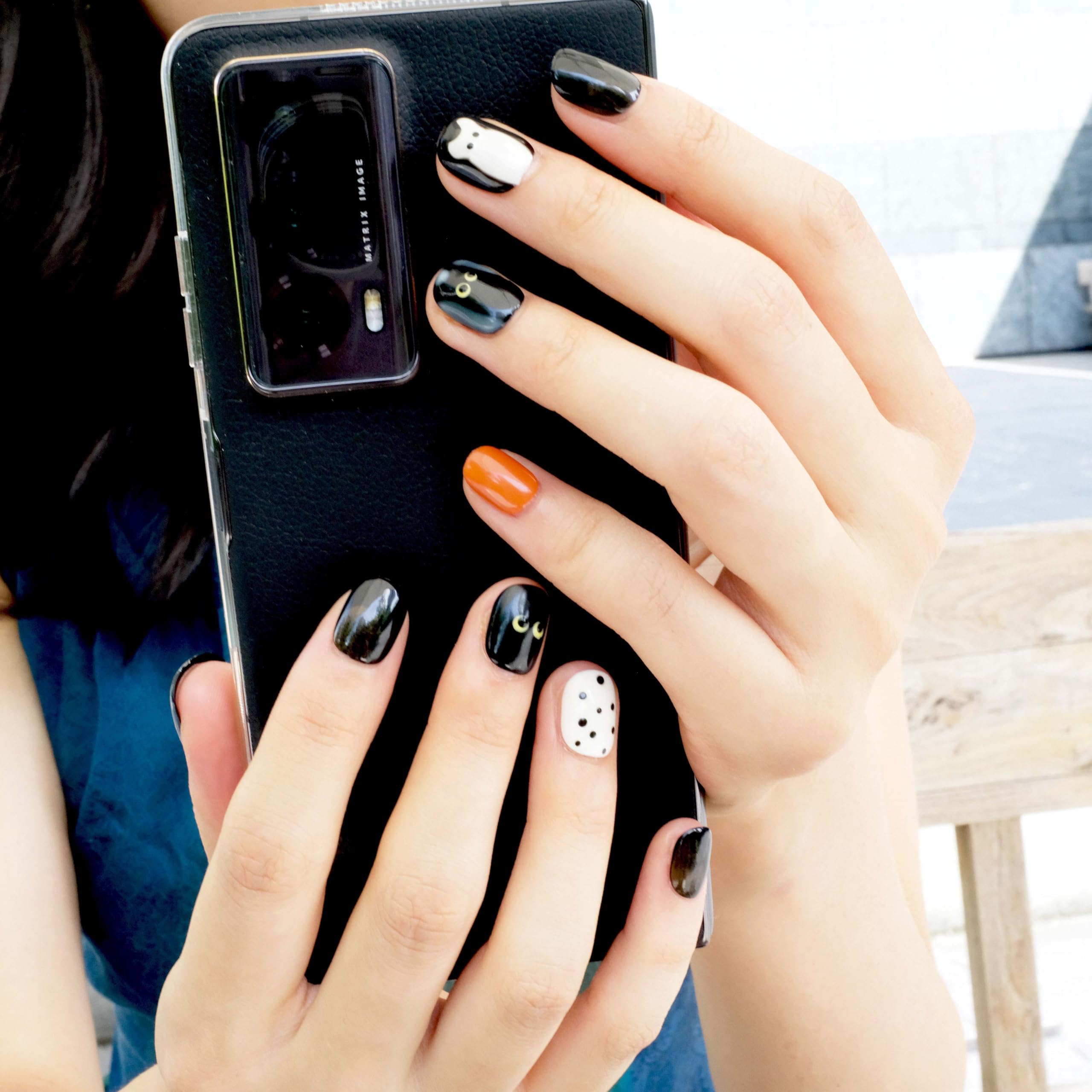 GLORS Purely Handmade nails kawaii black short square close-up detailed design