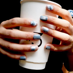 GLORS blue white glitter snow mountain nails, close-up detail for a sparkling daily look.
