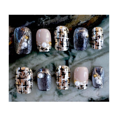 GLORS gold-pearl night look nails catching light for evening style