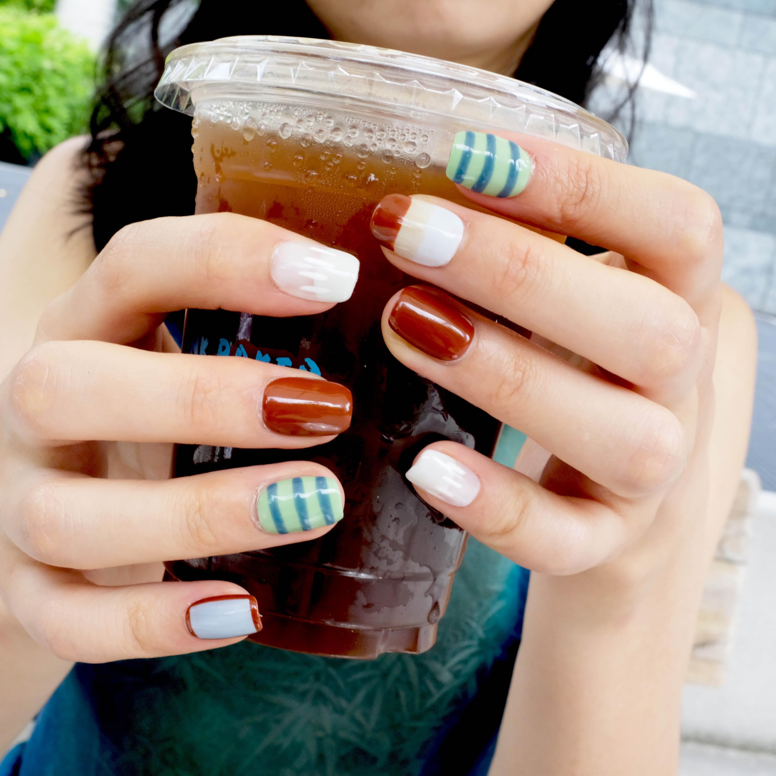 GLORS Purely Handmade Press On Nails with sparkle design for quick at-home glam.