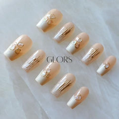 GLORS Purly geometric shell embellishments add modern flair.