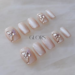 GLORS SCSbutterfly cat-eye short square nails add subtle shimmer