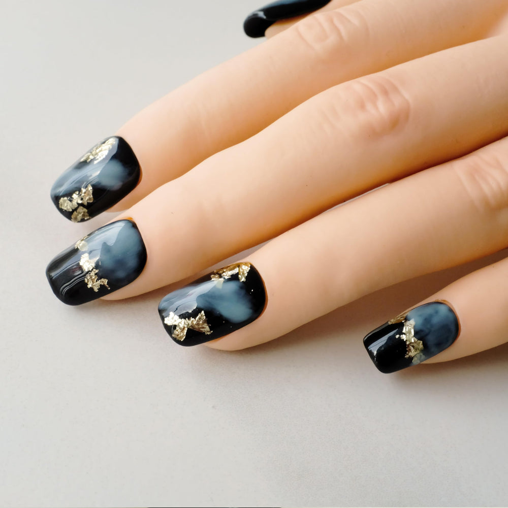 GLORS nails: black-blue marble with gold glitter accents for a chic everyday look