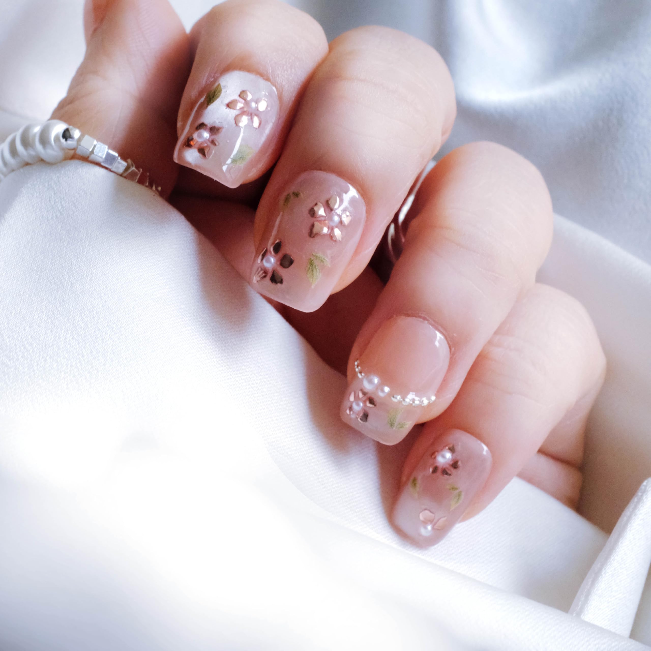 GLORS silk flower-inspired accents with metallic touches on nails