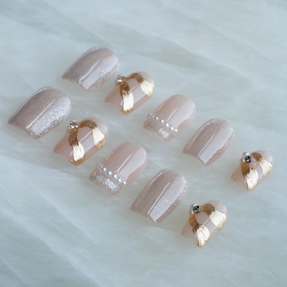 GLORS Versatile fit adapts to various nail sizes for a secure look.