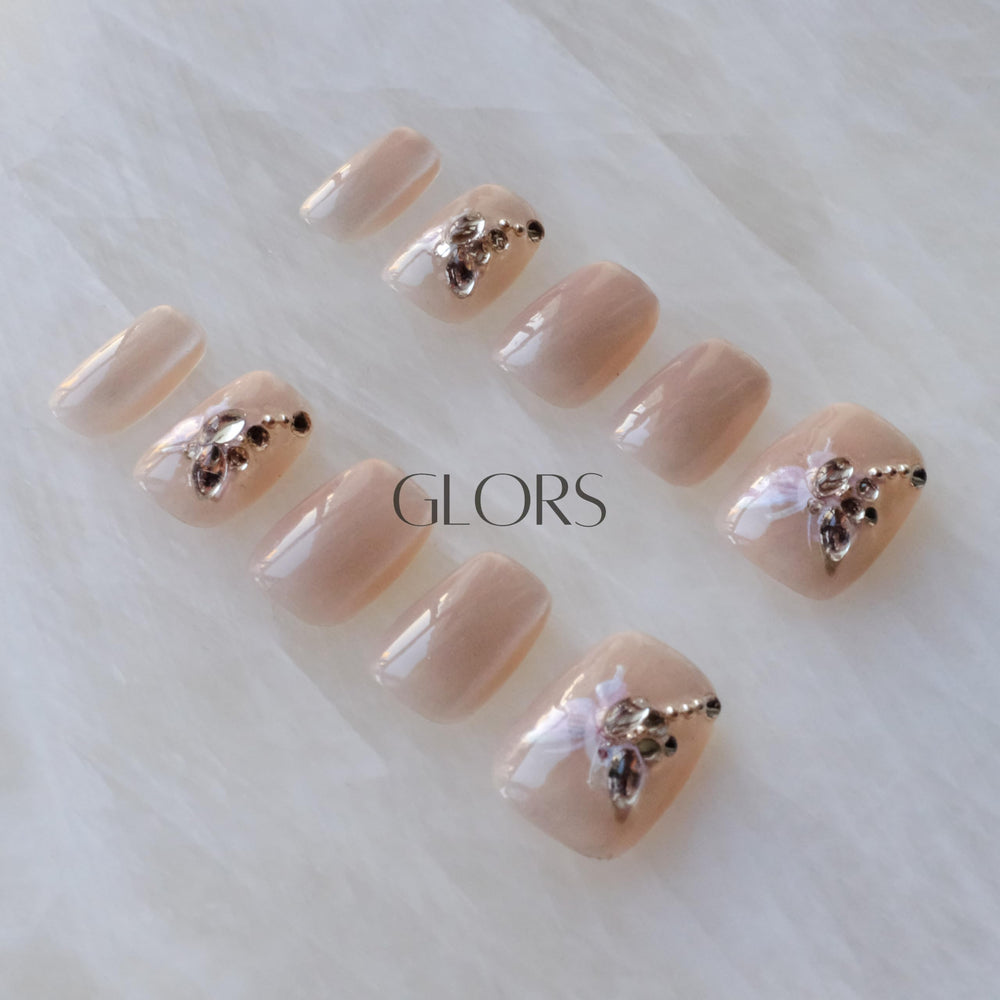 GLORS versatile nail tips pair with multiple outfits and occasions