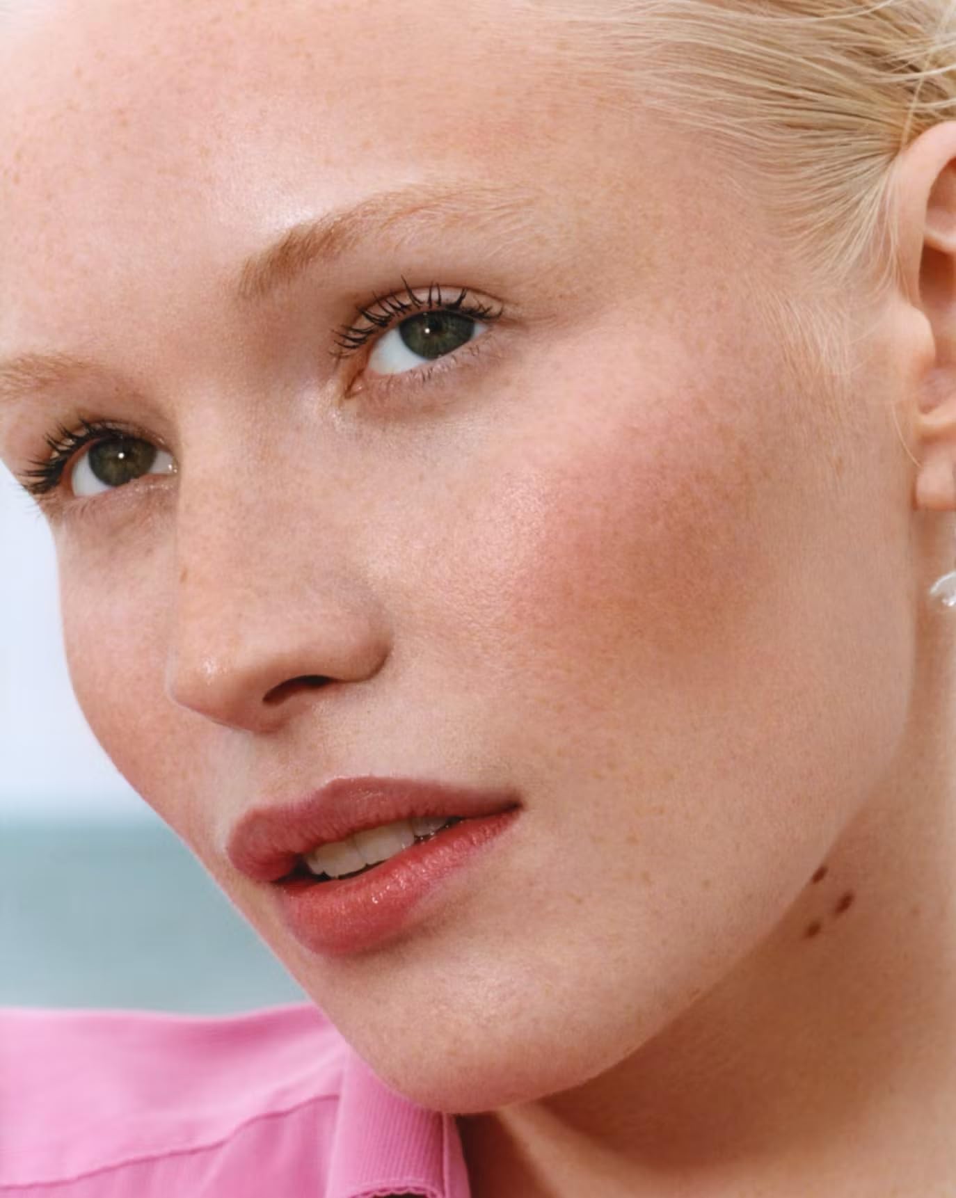 Glossier Cloud Paint Dune gel-cream texture gliding on skin for natural flush.