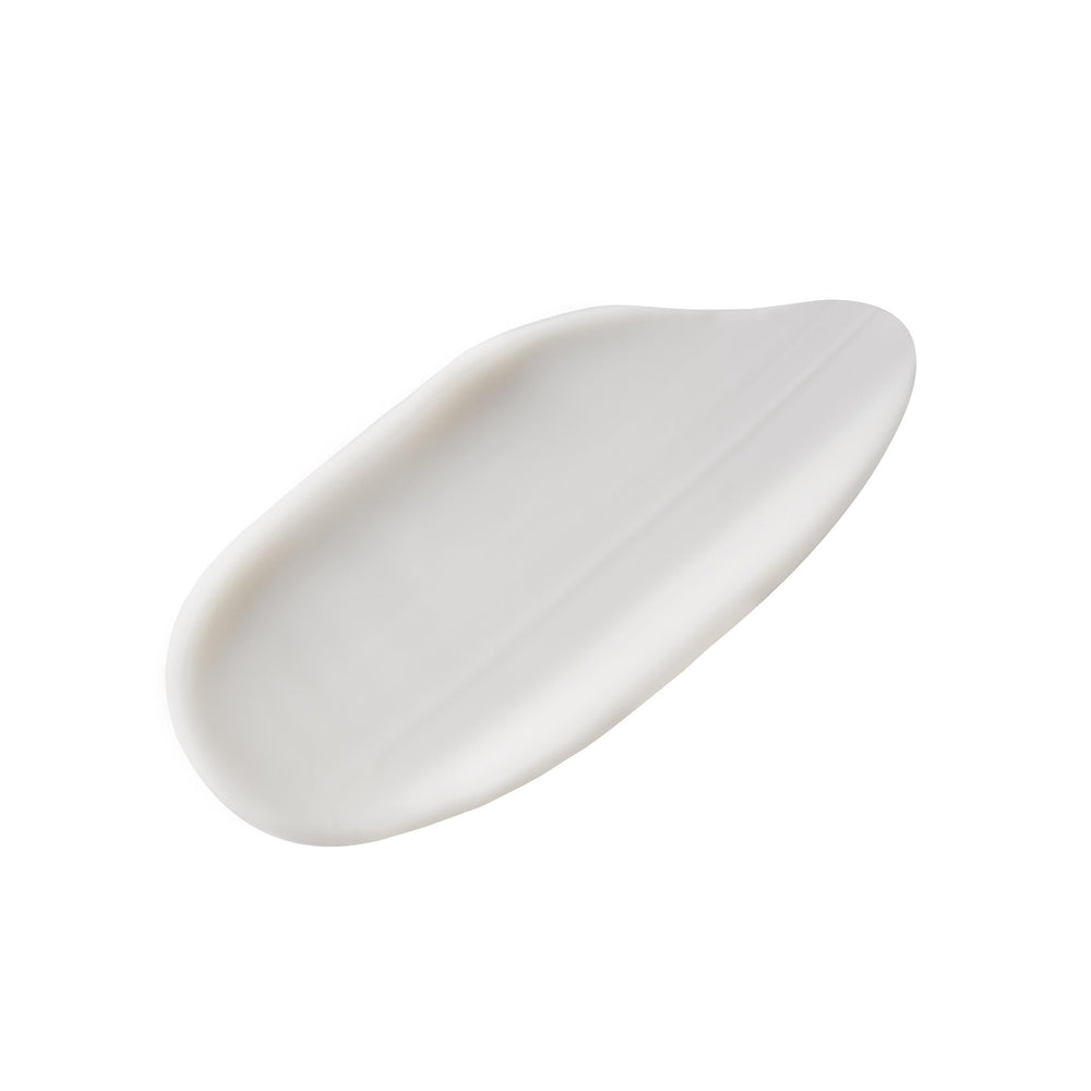 G.M. COLLIN Day Cream spread on hand shows silky texture and easy absorption.