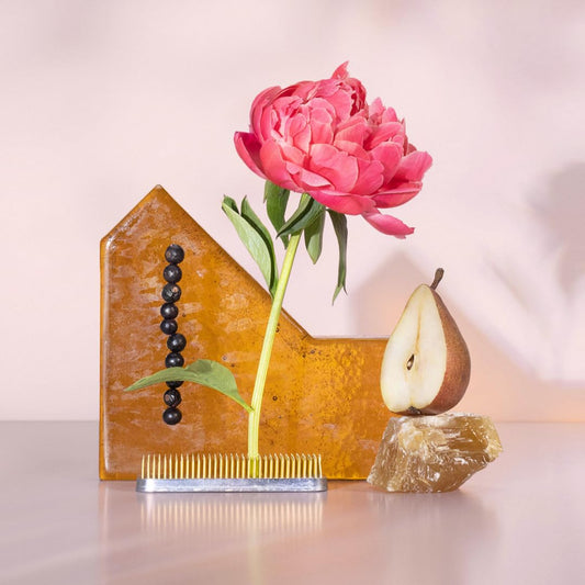 Good Chemistry Queen Bee bottle pour evokes immediate scent impressions for easy reapplication.