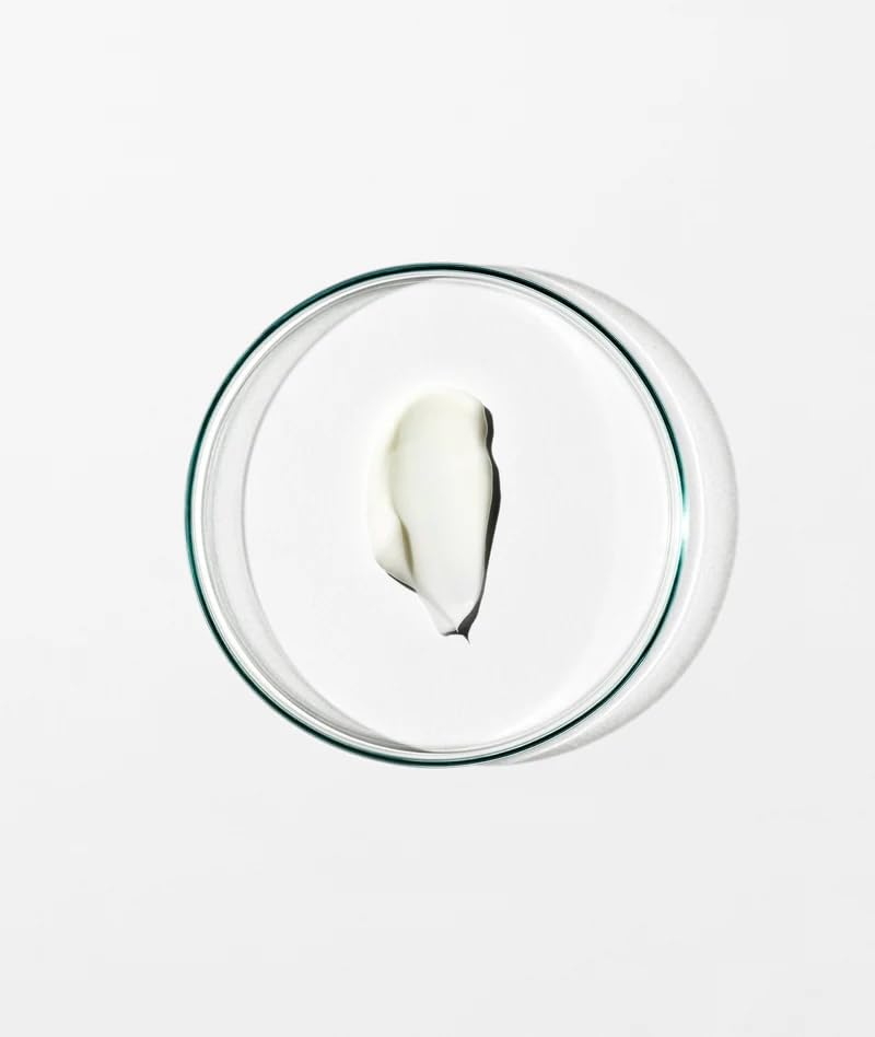 Grown Alchemist matte-finish texture swatch demonstrates oil control for everyday wear.