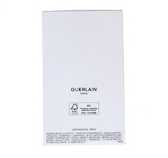 Guerlain L'Instant spray appears smooth, delivering a balanced projection.