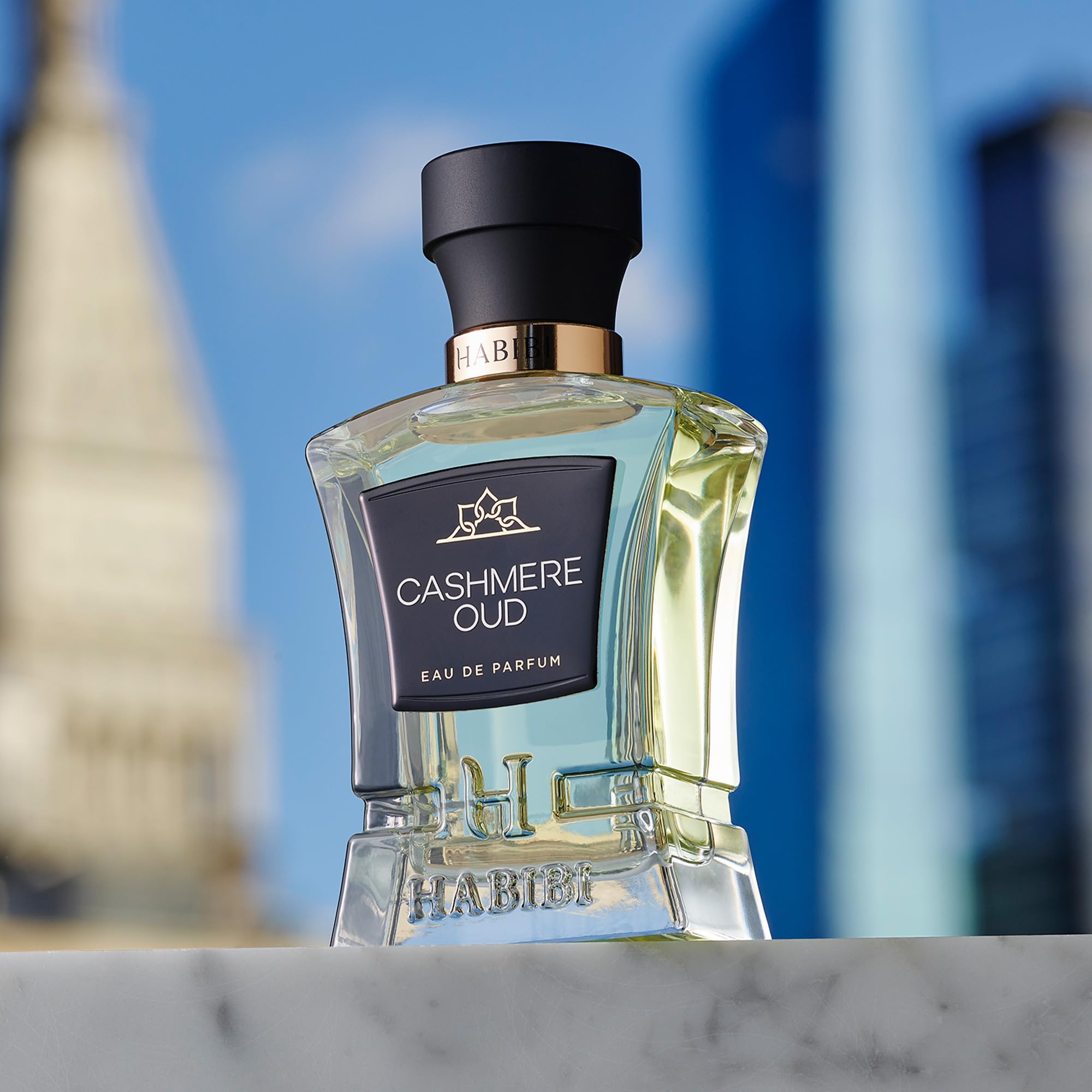 H HABIBI Cashmere Oud base notes sandalwood and vetiver anchor the scent.