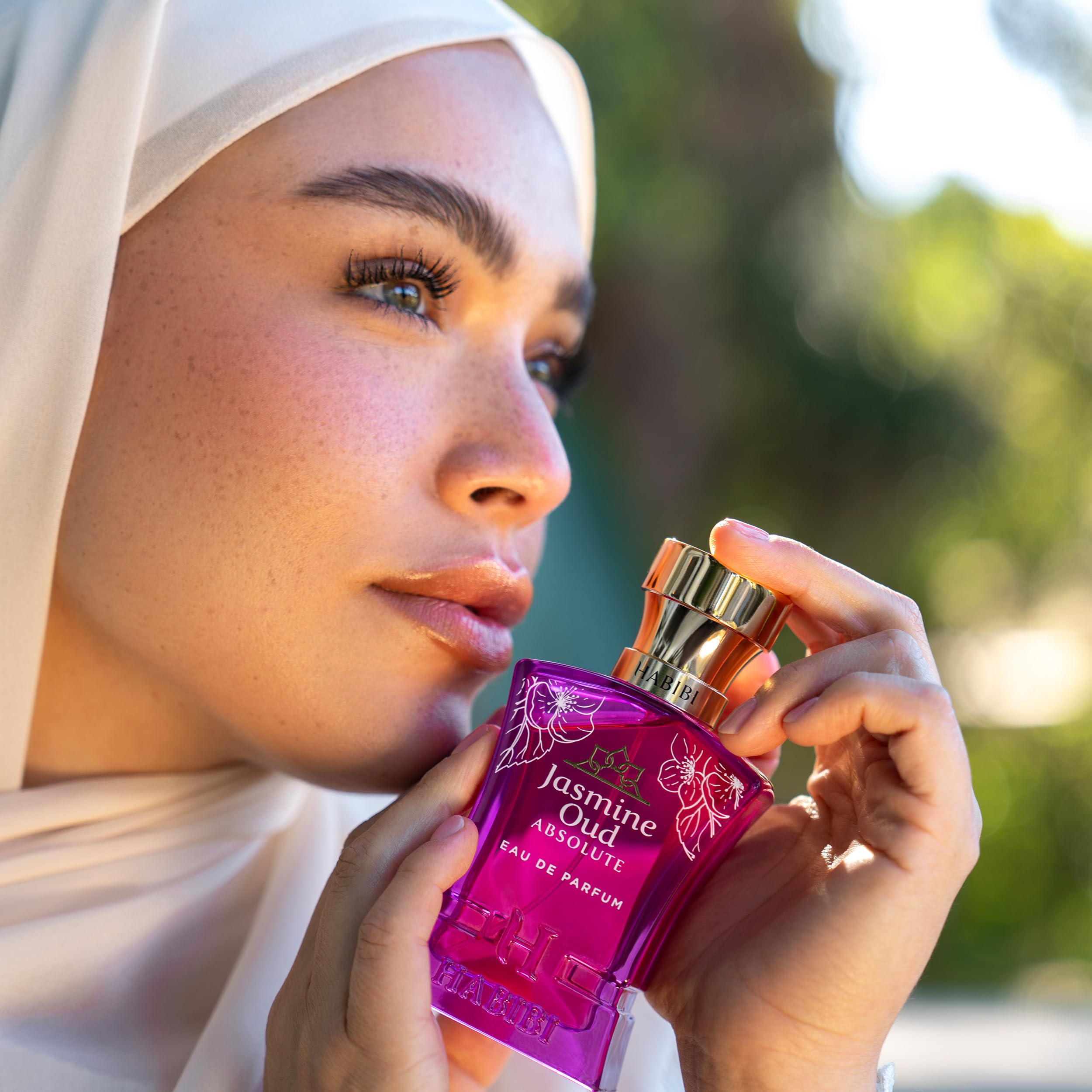 H HABIBI Jasmine Oud Absolute cap detail suggests careful craftsmanship and premium design.