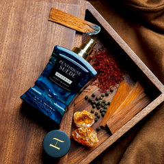 Base notes close-up hints at amber and sandalwood warmth