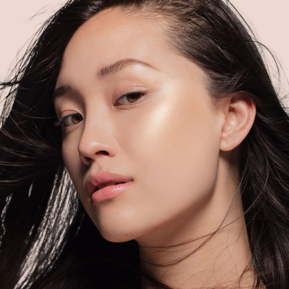 HALEYS Re-fract blendable formula shown on cheeks and lids.